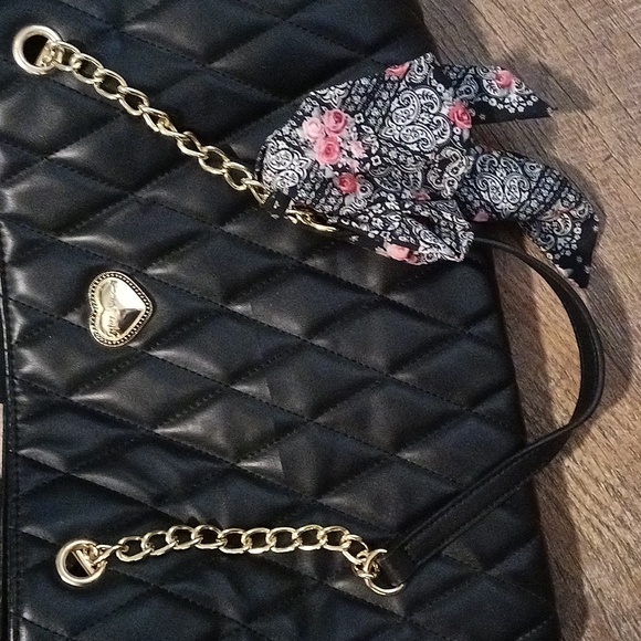 Betsey Johnson quilted soft faux leather bag with chain handles 😍😍😍 - Picture 10 of 13